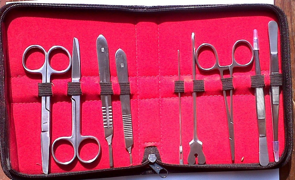 DISSECTING KIT