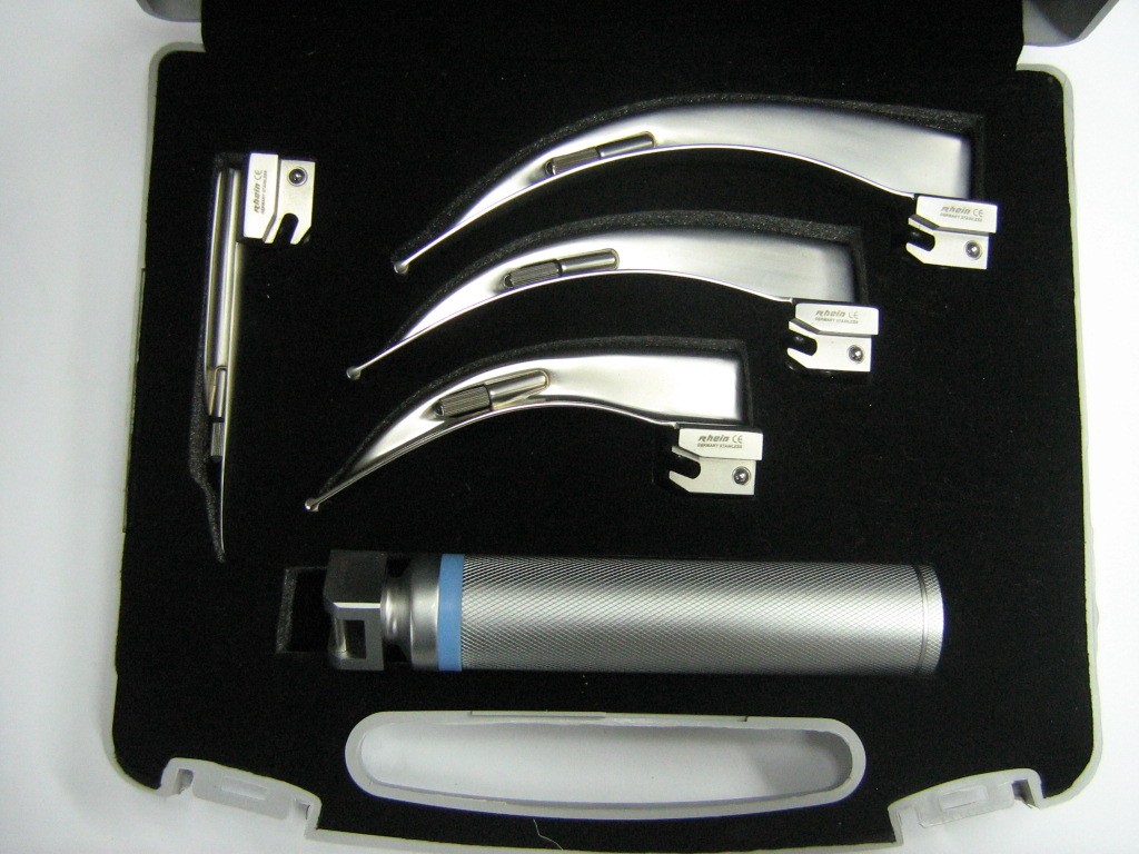 LARYNGOSCOPE SET UNIVERSAL 4 BLADES (+2 BULBS)